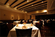開放的なメインダイニング 各種パーティや宴会、忘年会に